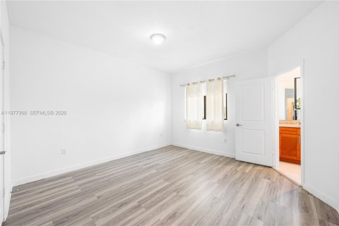 Adosado en venta en Miami, Florida, 4 dormitorios, 156.08 m2 № 2042612 - foto 20