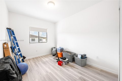 Adosado en venta en Miami, Florida, 4 dormitorios, 156.08 m2 № 2042612 - foto 17