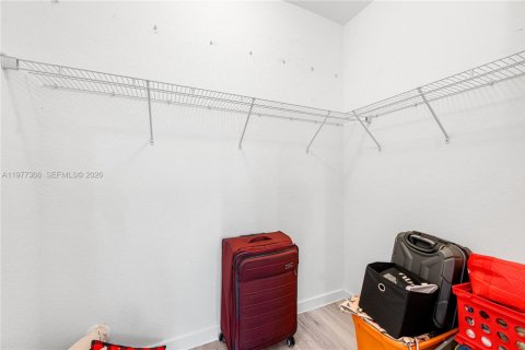 Adosado en venta en Miami, Florida, 4 dormitorios, 156.08 m2 № 2042612 - foto 25