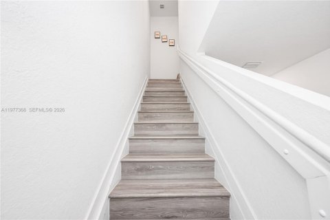 Adosado en venta en Miami, Florida, 4 dormitorios, 156.08 m2 № 2042612 - foto 16