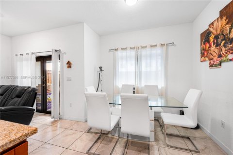 Adosado en venta en Miami, Florida, 4 dormitorios, 156.08 m2 № 2042612 - foto 10