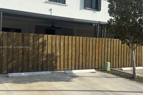 Townhouse in Miami, Florida 4 bedrooms, 156.08 sq.m. № 2042612 - photo 5