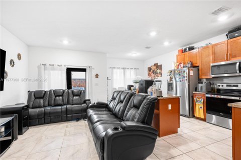 Adosado en venta en Miami, Florida, 4 dormitorios, 156.08 m2 № 2042612 - foto 6