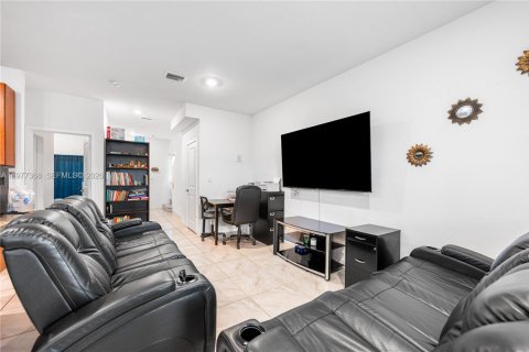 Adosado en venta en Miami, Florida, 4 dormitorios, 156.08 m2 № 2042612 - foto 8