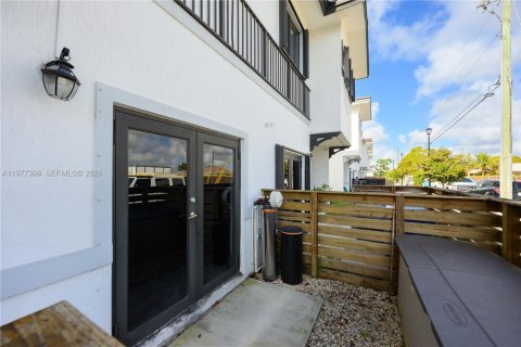 Adosado en venta en Miami, Florida, 4 dormitorios, 156.08 m2 № 2042612 - foto 29