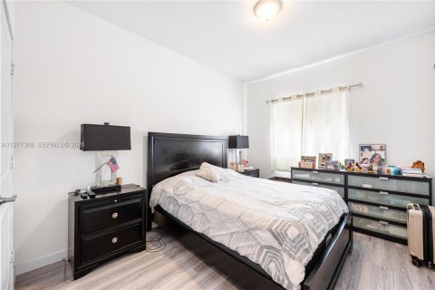 Adosado en venta en Miami, Florida, 4 dormitorios, 156.08 m2 № 2042612 - foto 18