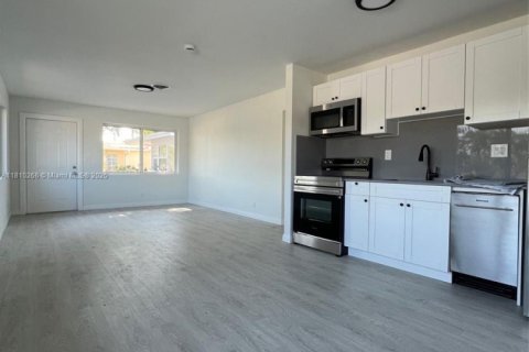 Снять в аренду виллу или дом в Форт-Лодердейл, Флорида 2 спальни, 72.84м2, № 2016086 - фото 4