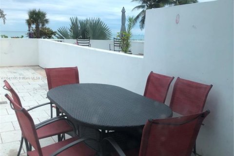 Townhouse in Miami Beach, Florida 1 bedroom, 67.82 sq.m. № 1984824 - photo 9