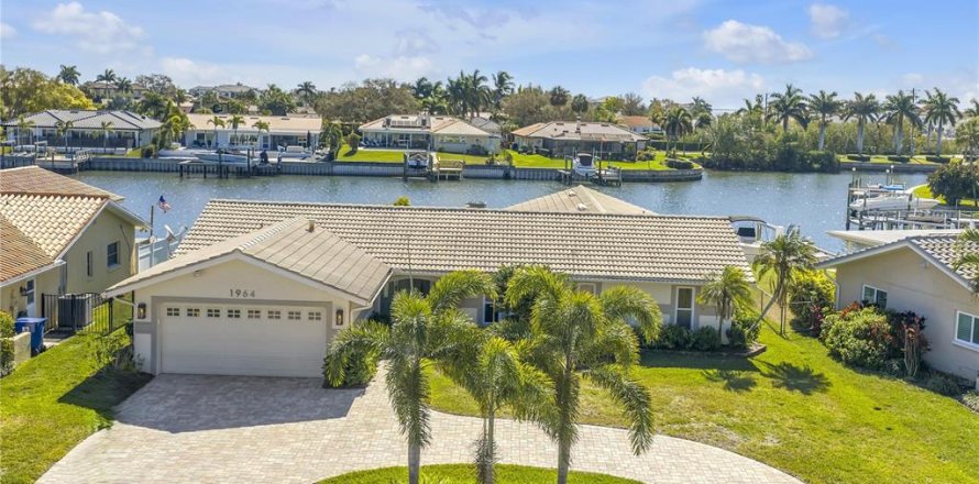 Villa ou maison à Saint Petersburg, Floride 4 chambres, 232.16 m2 № 2140619
