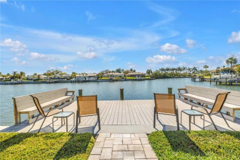 Villa ou maison à vendre à Saint Petersburg, Floride: 4 chambres, 232.16 m2 № 2140619 - photo 4