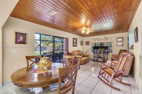 Купить виллу или дом в Майами, Флорида 4 спальни, 193.98м2, № 1990973 - фото 13