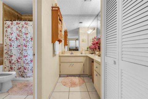 Купить виллу или дом в Майами, Флорида 4 спальни, 193.98м2, № 1990973 - фото 24