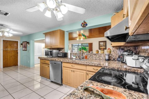 Купить виллу или дом в Майами, Флорида 4 спальни, 193.98м2, № 1990973 - фото 11