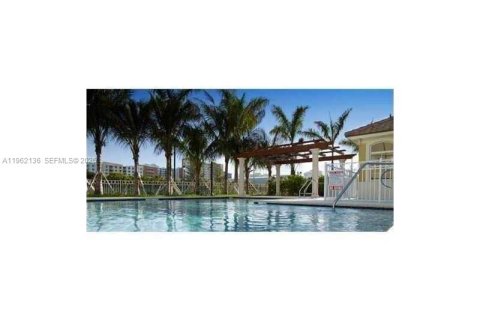 Купить таунхаус в Авентура, Флорида 2 спальни, 162.11м2, № 2023923 - фото 3