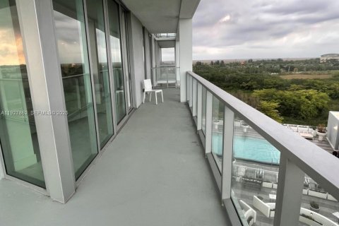 Снять в аренду кондоминиум в Санрайз, Флорида 3 спальни, 120.49м2, № 1987913 - фото 2