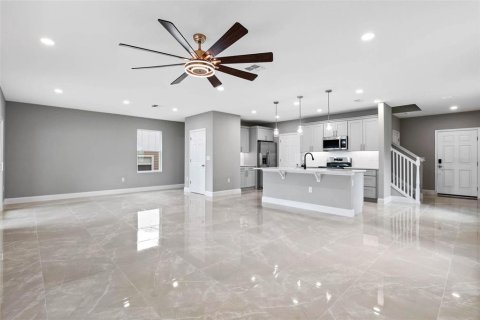 House in Eustis, Florida 4 bedrooms, 209.96 sq.m. № 1640134 - photo 10