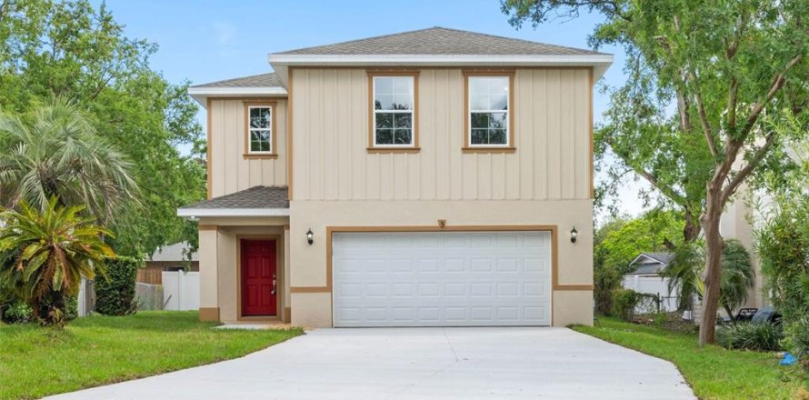 House in Eustis, Florida 4 bedrooms, 209.96 sq.m. № 1640134