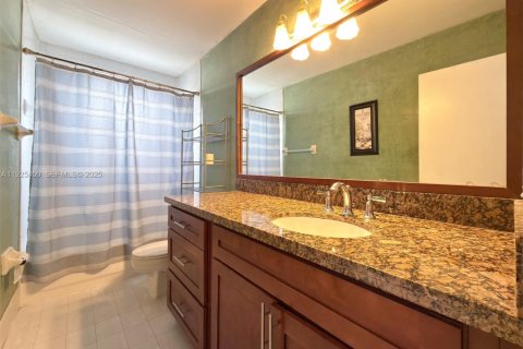 Casa en venta en Miami, Florida, 3 dormitorios, 148.27 m2 № 1984003 - foto 12