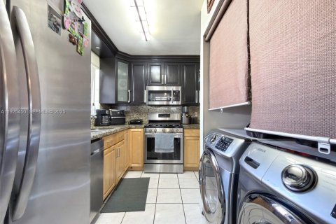 Casa en venta en Miami, Florida, 3 dormitorios, 148.27 m2 № 1984003 - foto 11