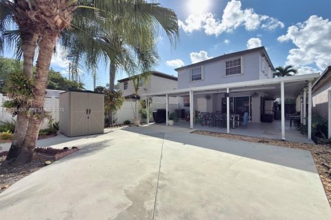 Casa en venta en Miami, Florida, 3 dormitorios, 148.27 m2 № 1984003 - foto 21