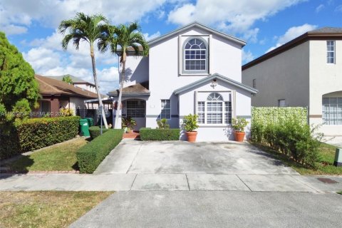 Casa en venta en Miami, Florida, 3 dormitorios, 148.27 m2 № 1984003 - foto 1