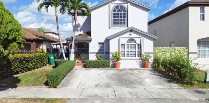 Casa en Miami, Florida 3 dormitorios, 148.27 m2 № 1984003