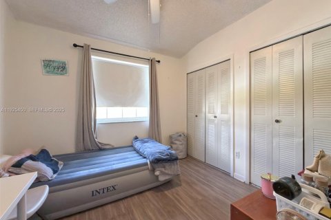 Casa en venta en Miami, Florida, 3 dormitorios, 148.27 m2 № 1984003 - foto 17