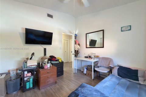 Casa en venta en Miami, Florida, 3 dormitorios, 148.27 m2 № 1984003 - foto 16