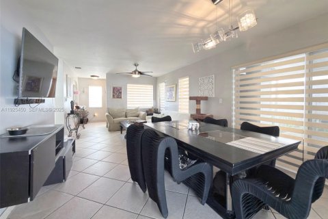 Casa en venta en Miami, Florida, 3 dormitorios, 148.27 m2 № 1984003 - foto 9
