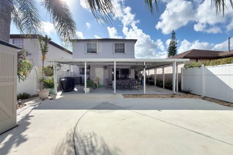 Casa en venta en Miami, Florida, 3 dormitorios, 148.27 m2 № 1984003 - foto 23