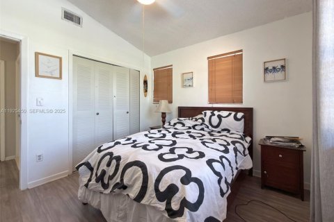 Casa en venta en Miami, Florida, 3 dormitorios, 148.27 m2 № 1984003 - foto 19