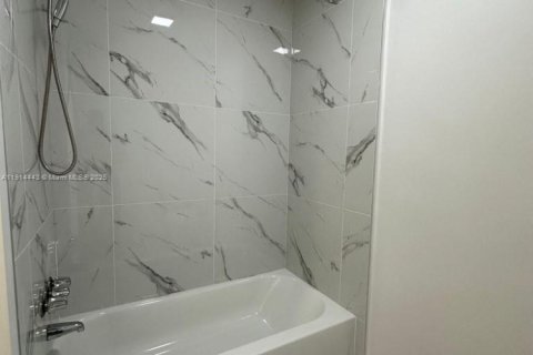 Снять в аренду кондоминиум в Майами, Флорида 2 спальни, 69.68м2, № 1973642 - фото 6