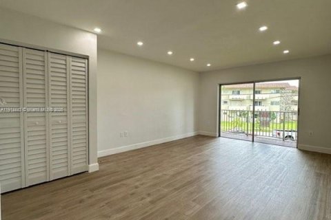 Снять в аренду кондоминиум в Майами, Флорида 2 спальни, 69.68м2, № 1973642 - фото 8