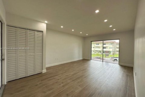 Снять в аренду кондоминиум в Майами, Флорида 2 спальни, 69.68м2, № 1973642 - фото 3