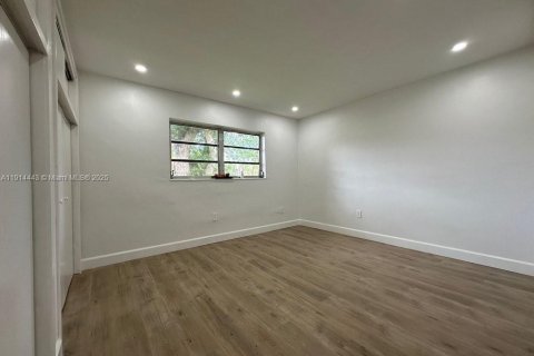 Снять в аренду кондоминиум в Майами, Флорида 2 спальни, 69.68м2, № 1973642 - фото 4