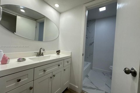 Снять в аренду кондоминиум в Майами, Флорида 2 спальни, 69.68м2, № 1973642 - фото 7