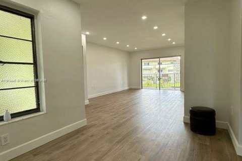 Снять в аренду кондоминиум в Майами, Флорида 2 спальни, 69.68м2, № 1973642 - фото 9