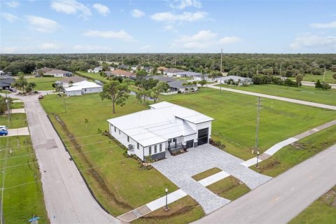 Villa ou maison à vendre à Punta Gorda, Floride: 3 chambres, 204.48 m2 № 2408445 - photo 2