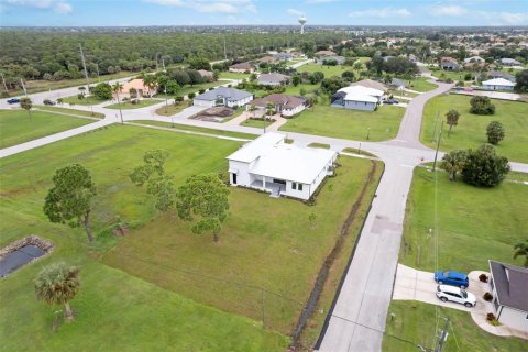 Villa ou maison à vendre à Punta Gorda, Floride: 3 chambres, 204.48 m2 № 2408445 - photo 6