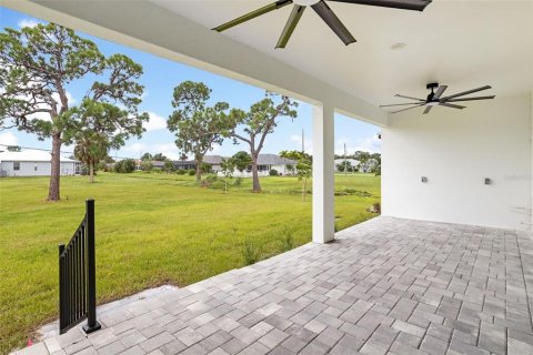 Villa ou maison à vendre à Punta Gorda, Floride: 3 chambres, 204.48 m2 № 2408445 - photo 13