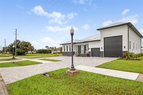 Villa ou maison à vendre à Punta Gorda, Floride: 3 chambres, 204.48 m2 № 2408445 - photo 3