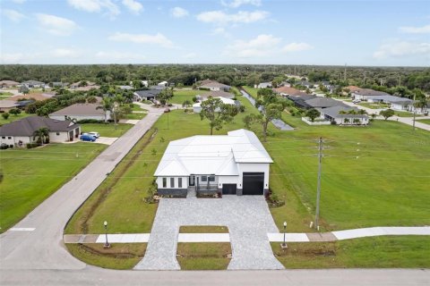 Villa ou maison à vendre à Punta Gorda, Floride: 3 chambres, 204.48 m2 № 2408445 - photo 4