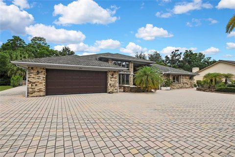 House in New Port Richey, Florida 4 bedrooms, 315.22 sq.m. № 1767976 - photo 16
