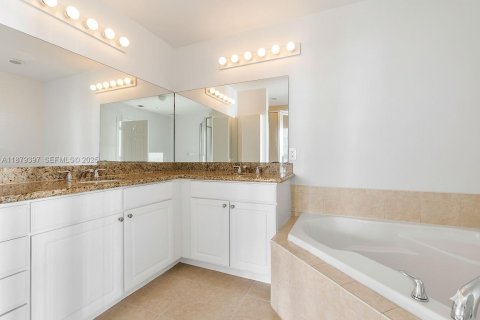 Copropriété à vendre à Aventura, Floride: 2 chambres, 122.07 m2 № 1932398 - photo 24