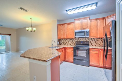 Townhouse in Davenport, Florida 2 bedrooms, 128.02 sq.m. № 2225419 - photo 4