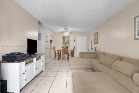 Condo in Miami, Florida, 2 bedrooms  № 1683439 - photo 21