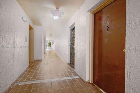 Condo in Miami, Florida, 2 bedrooms  № 1683439 - photo 28