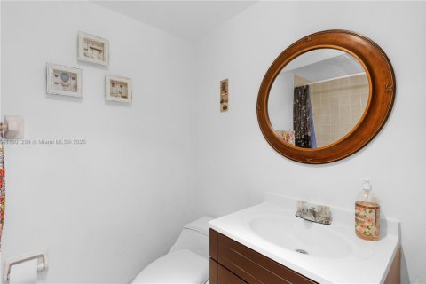 Condo in Miami, Florida, 2 bedrooms  № 1683439 - photo 7
