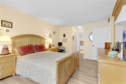 Condo in Miami, Florida, 2 bedrooms  № 1683439 - photo 5