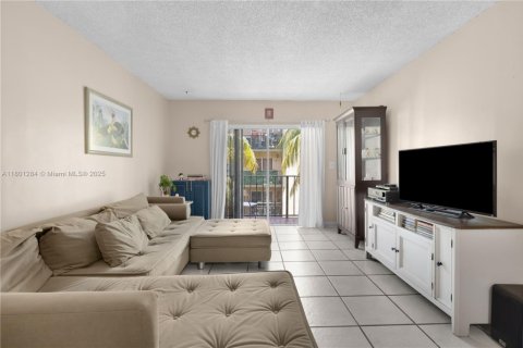 Condo in Miami, Florida, 2 bedrooms  № 1683439 - photo 18